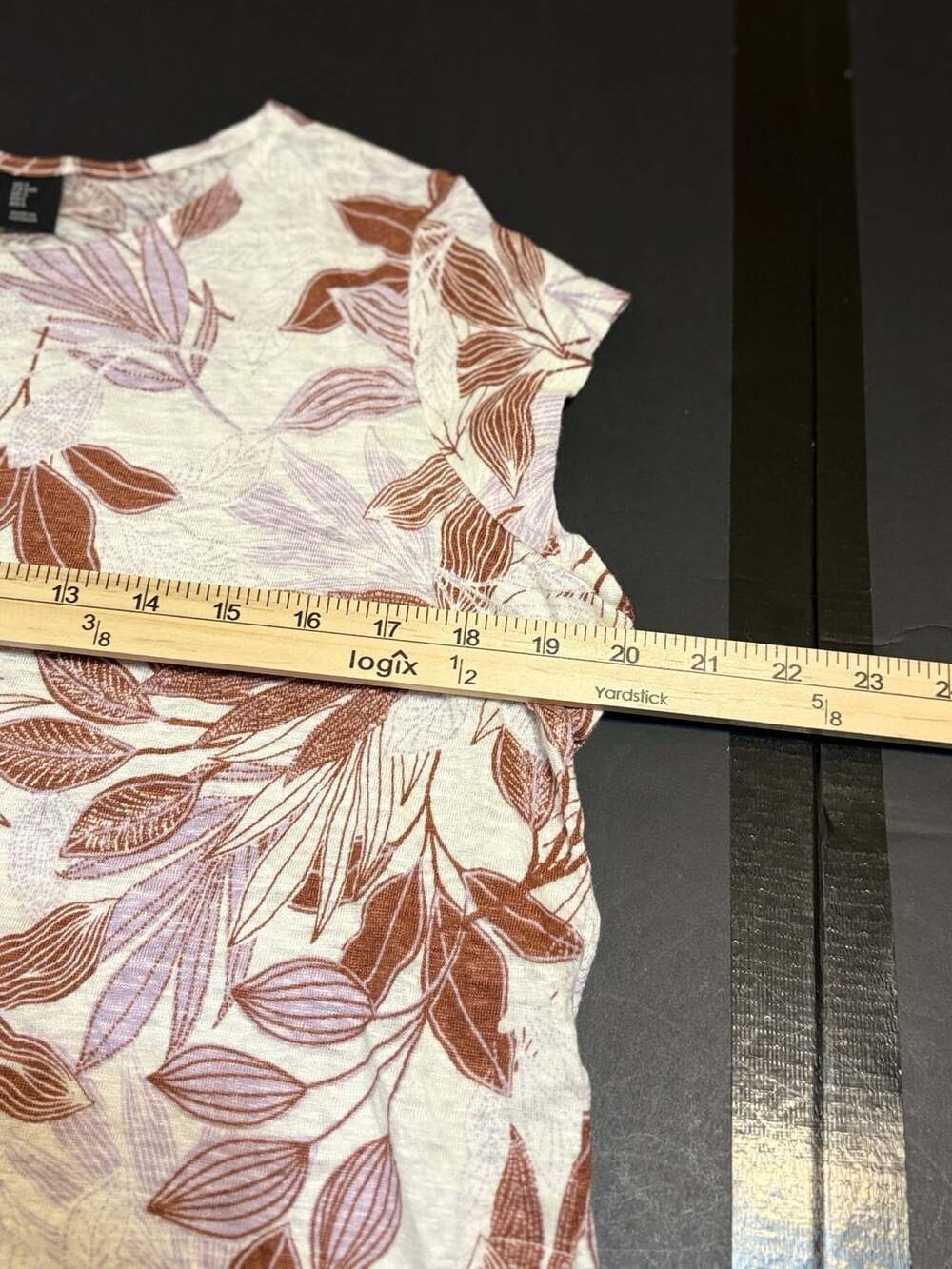Tahari 100% Linen Leaf Print Top Size L Brown Pink Crewneck Button Accent - Picture 5 of 8
